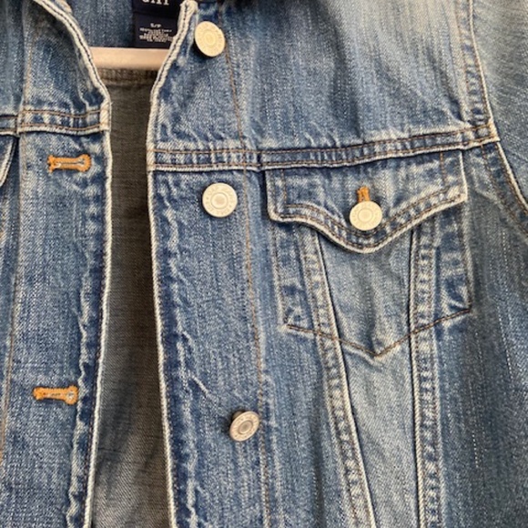 Gap Jean Jacket sz small - Picture 3 of 4